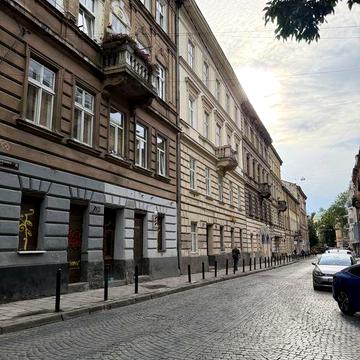 Продаж 1 кімнатної квартири у центрі міста Вулиця Стефаника Проспект Шевченка Площа Ринок Коперника Парк Франка Галицький район Австрійський будинок