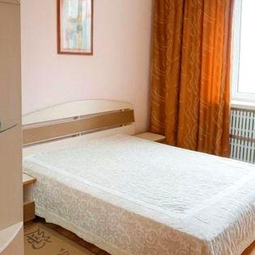 Супер !!! Сдам 3 кв метро Масельского  15000 гр.  Можно военным
