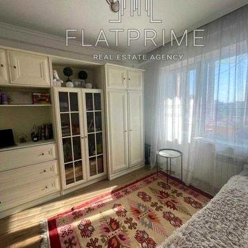 Продаж 1-кімнатної квартири біля метро по вул. Богатирська 10