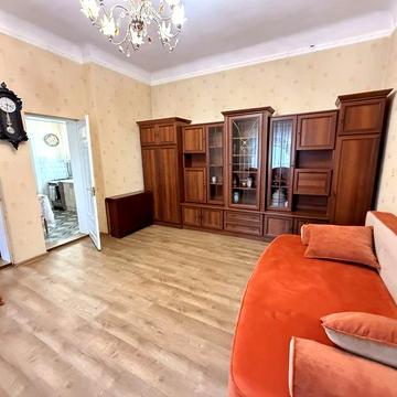 Оренда 2к квартири в центрі. Центральна площа