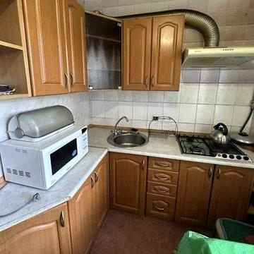 Продам 2к. квартиру поруч з метро Олексіївська, газ.