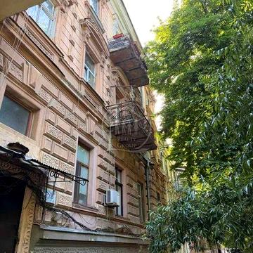 Продажа двухкомнатной коммуны в центре города