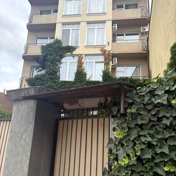 Здається  1 кімнатна квартира в центрі міста