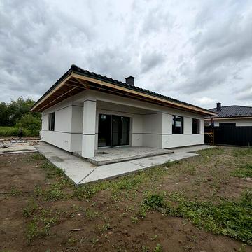 Продаж 3к Дім Весняна вулиця