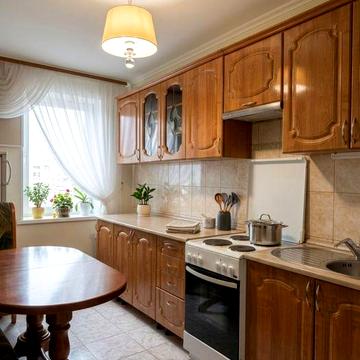 Продам однокімнатну великої площі з ремонтом!