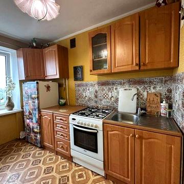 Продам 2-кімнатну квартиру, центр