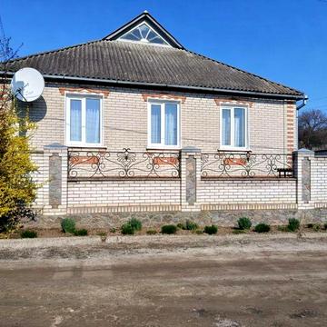 Продам будинок в спокійному центрі міста