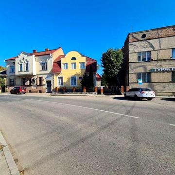 Здається в оренду простора  Квартира з каміном   поблизу площі Корятовича по вул Другетів
