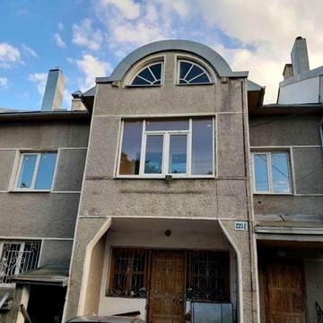 Здам 4 кімнатну квартиру з гаражем та земельною ділянкою