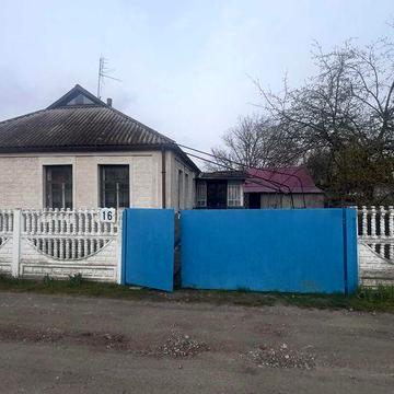 Затишний будинок з потенціалом: цегла, 78 м², газ, світло
