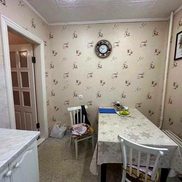 Продаж квартири 3 кімнати 82м2  4 поверх бомбосховище вул. Вишняківська Позняки Київ