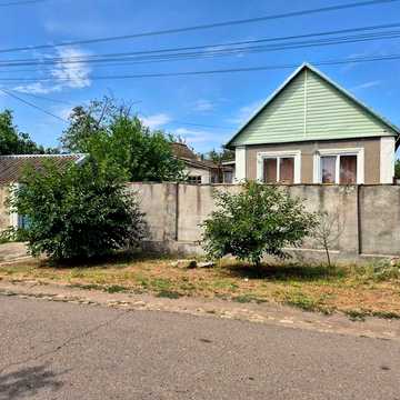 Продам дом с газом, большой участок