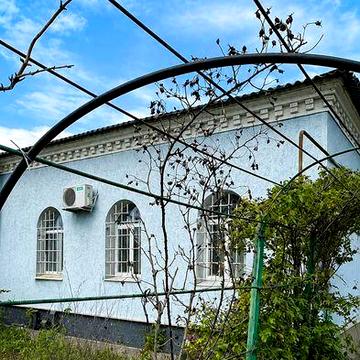 *Продам простору частину будинку 85 м² з гаражем, Полтава, Новобудова