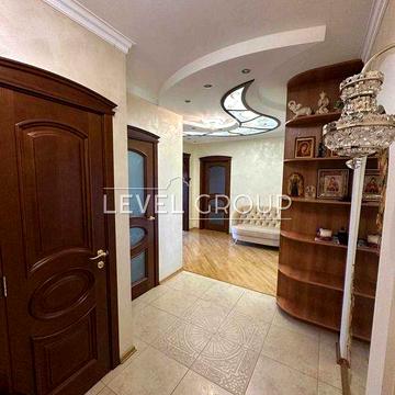 Простора 4-кімнатна квартира 142 м² у ЖК «Корона» біля метро «Позняки» ЖК Корона