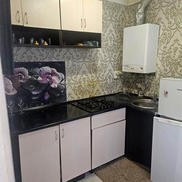 Продаю  часть дома,  с отдельным входом, возможно под офис или жилье.