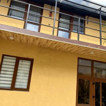 Продається будинок дворова система центр міста