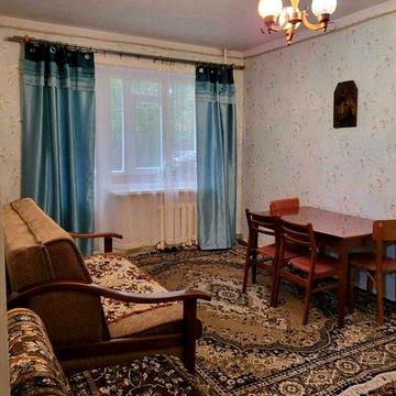 Алмазний, 2х кімнатна квартира на 2 поверсі.
