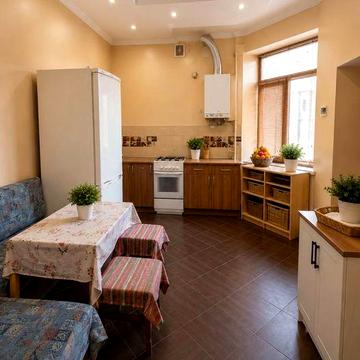 Продажться однокімнатна квартира.  По вулиці Єрошенка . 2 /2 ц польський ьулинок, гарне розташування, поруч вся інфраструктура,