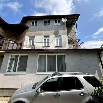 Продажться однокімнатна квартира.  По вулиці Єрошенка . 2 /2 ц польський ьулинок, гарне розташування, поруч вся інфраструктура,
