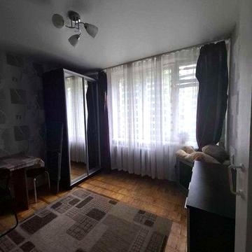 Здам свою невелику 1-кімн. квартиру (гостинка) в Соломянському р-ні