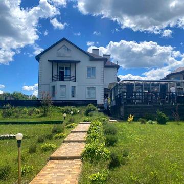 Елітний будинок на березі озера з готовим бізнес проєктом