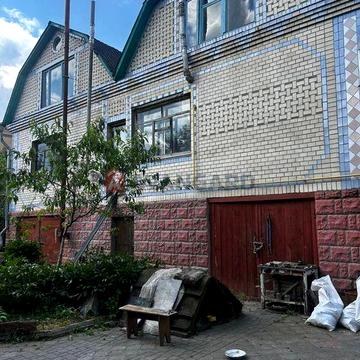 Будинок 2 поверхи, два гаражі, 6 соток ділянка.БЕЗ комісії!