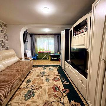 Продам більшу частину будинку в центральній частині міста.