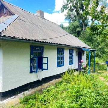 Продам старий будинок з ділянкою с.Дрозди