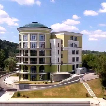 Продається 5 поверховий будинок 4106,1м з власним пірсом