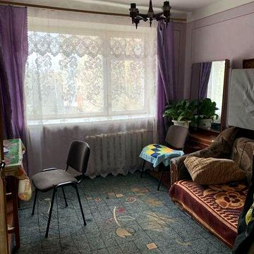 Продається двокімнатна квартира на Героїв Майдану