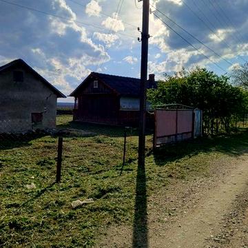 Будинок. Земельна ділянка