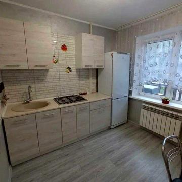 сдам 2к квартиру на пр. поля, низ
