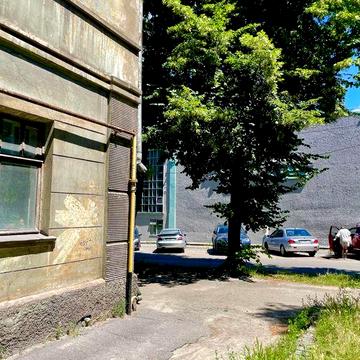 Продам 3 комнатную  квартиру ,сталинку. Центр.Бассейн!