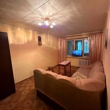 ПРОДАМ!!! 2 комн.+ балкон 15 м  район Черемушек