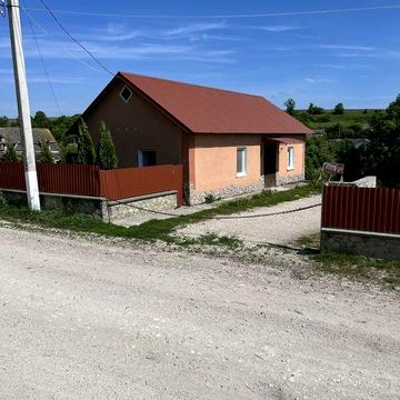Будинок із земельною ділянкою