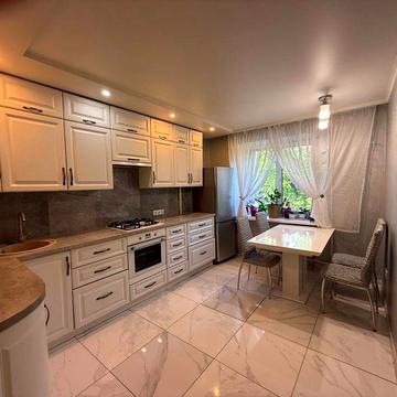 Продаж. 4 кімнатна квартира в центрі Бучі. Оформлення 2%