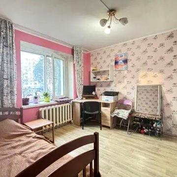 Продаж 2 кім Бориспільська 32-А