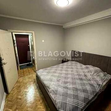 Продаж 2к квартири 44.7 кв. м на вул. Кубанської України 39А.