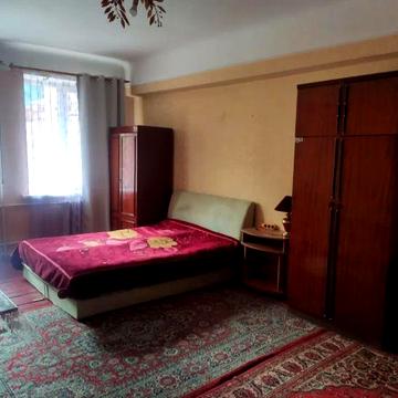 Можно на короткий период. Березовый сквер. Квартира в центре Полтавы.