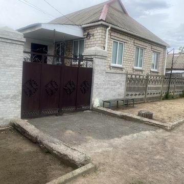 Продаеться полуторо-этажный дом