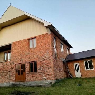 Продаж будинку з земельною ділянкою