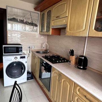 Продам 2к квартиру Лівобережний-3