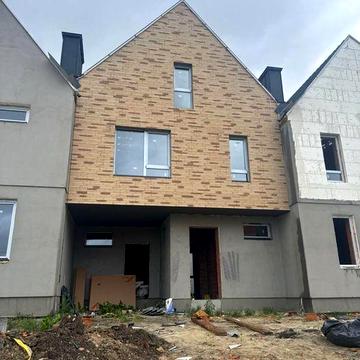 Терміновий продаж таунхаусу з власним подвірʼям біля озеру в Сокільниках LAGOM