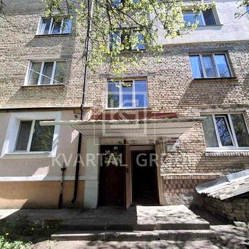 2-кімнатна квартира з частковим ремонтом та меблями! Гарне планування, велика засклена лоджія!