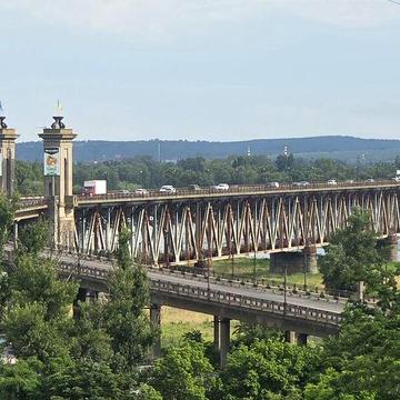 Знижена ціна! Трикімнатна в Центрі. МЕБЛІ і ТЕХНІКА. Без комісії!