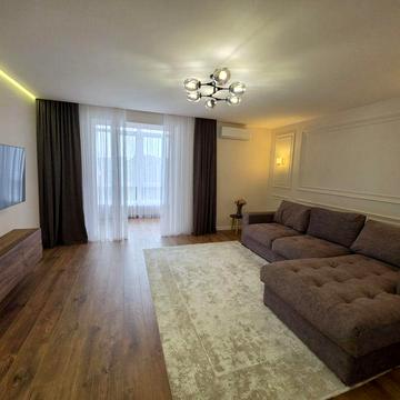 Пропонується в оренду простора та стильна 3-кімнатна квартира площею 86 м² у престижному районі міста — поруч із парком Шевченка.
