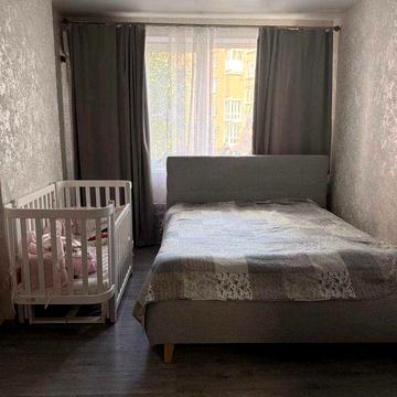 В продажу 1 квартира з ремонтом не від забудовника на 2 поверсі - 7 Небо , вул. Торгова ЖК Сьоме небо