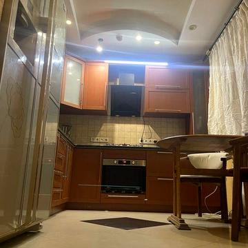 Продам  3х Кімнатну Квартиру з Євроремонтом та  Меблями.