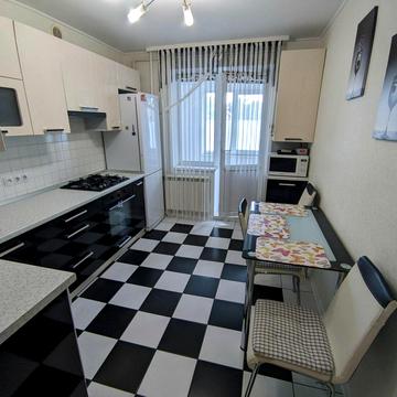 Домбровського вул., 62