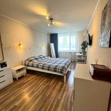 Продам простору 3к.кв , 90 м.кв з газовим опаленням , готова до проживання !
